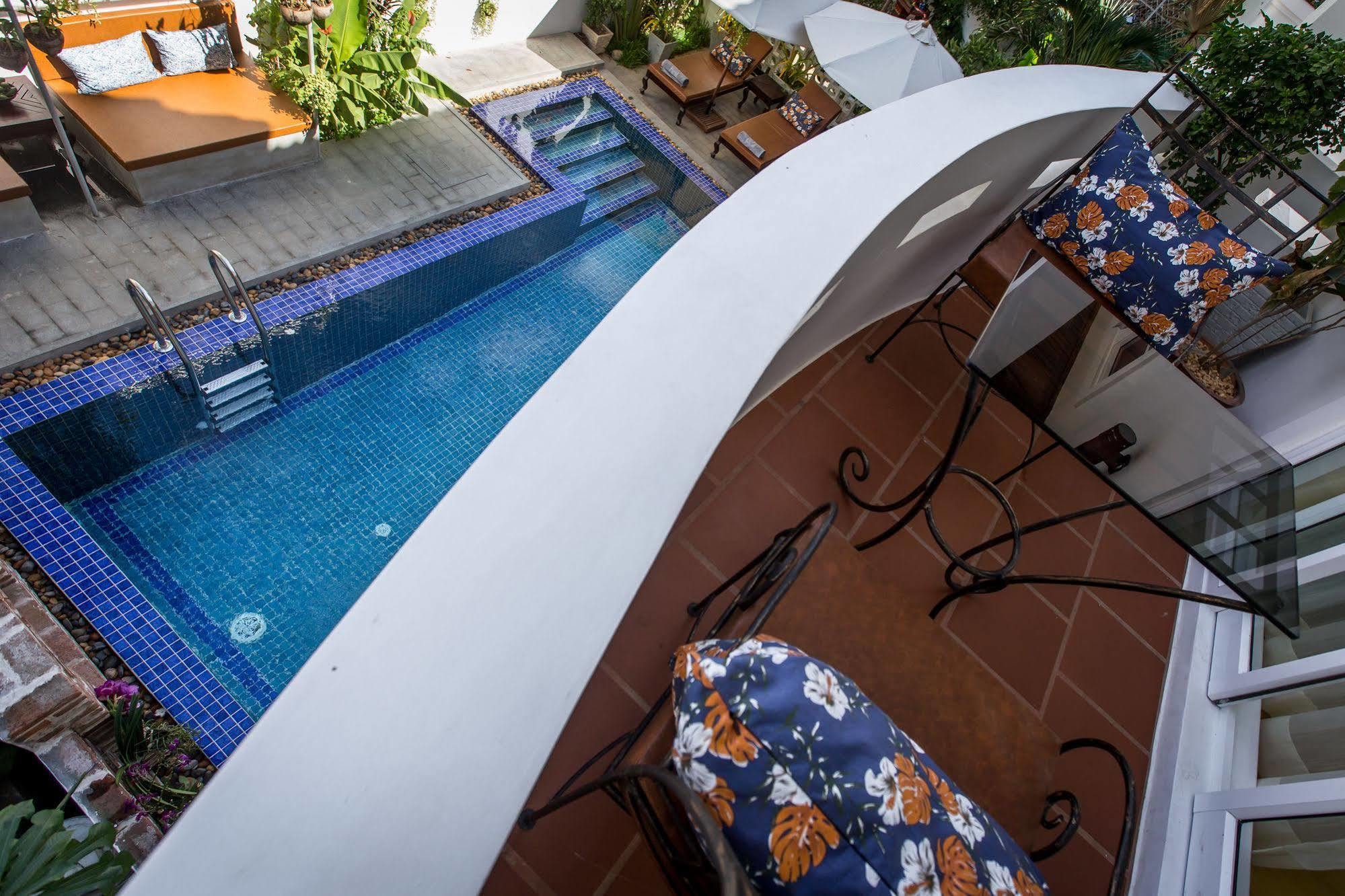 VMANSION Boutique Hotel Phnom Penh Extérieur photo